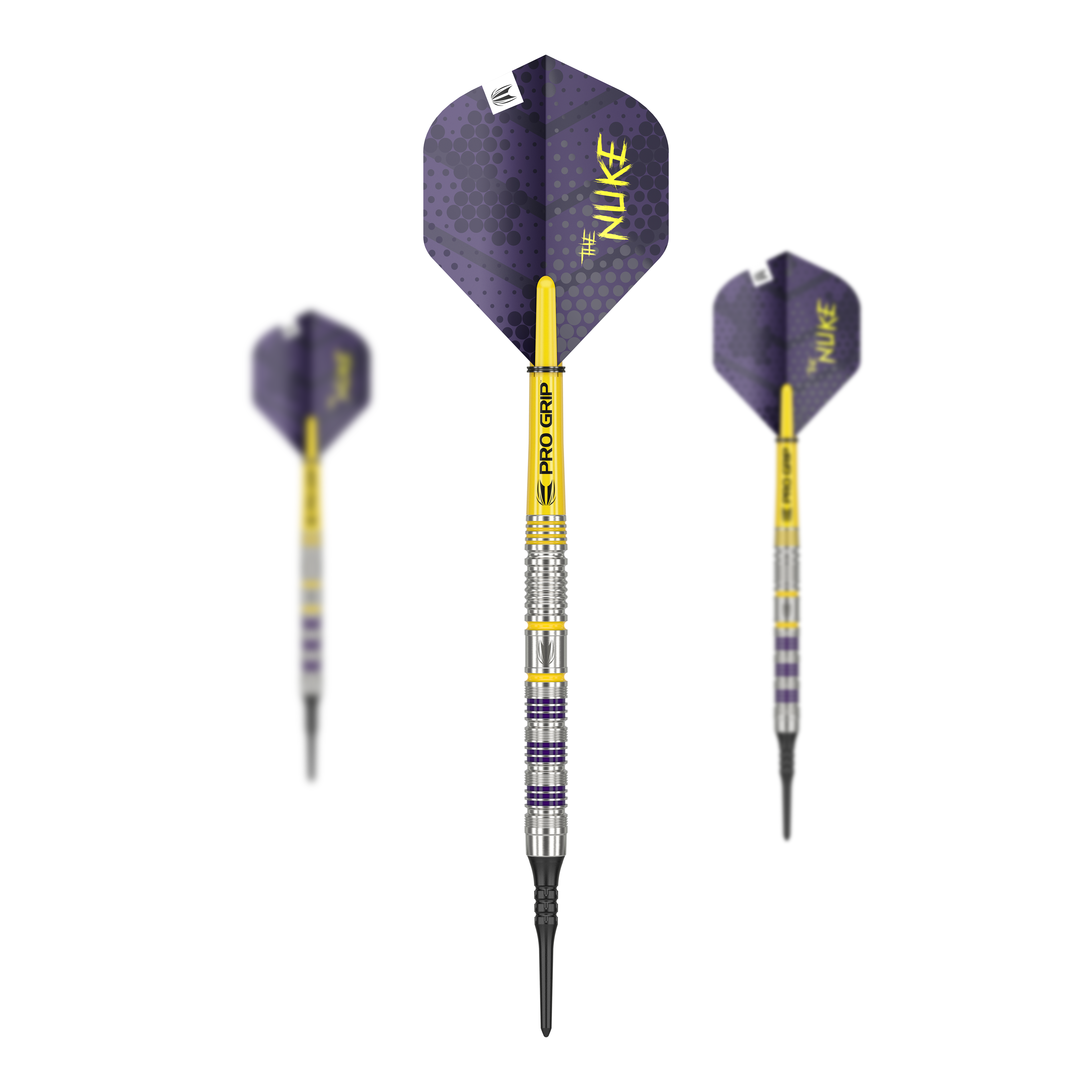 Das Bild zeigt drei Softdarts des Modells „Target Luke Littler Loadout“ mit einem Gewicht von 19 Gramm. Die Darts haben gelbe Schäfte, silberne und lilafarbene Ringe sowie Flights mit der Aufschrift „The Nuke“.